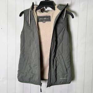 Eddie Bauer Outdoors Green Quilted Vest Sherpa Lined Faux Fur Hood Travel Top XS